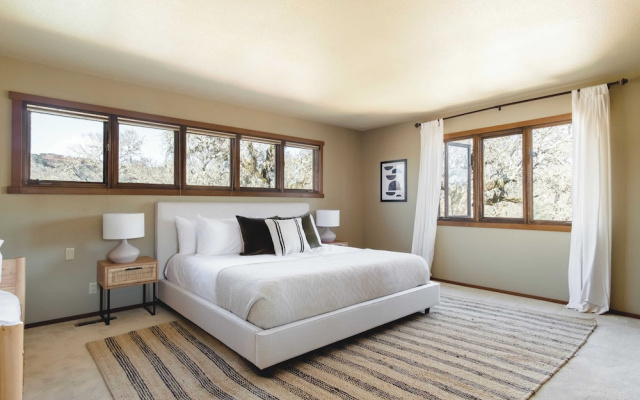 photo 4 of 3.5-acre 5bdr Rereat w/ Views, Pool + Hot Tub, Fire Pit Gable by Avantstay