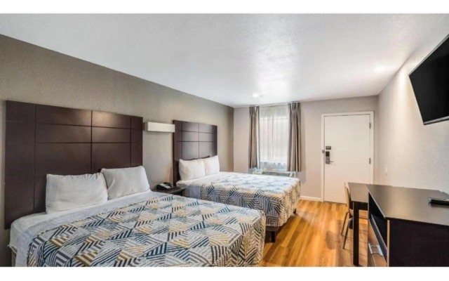 photo 4 of Motel 6 Dallas, TX