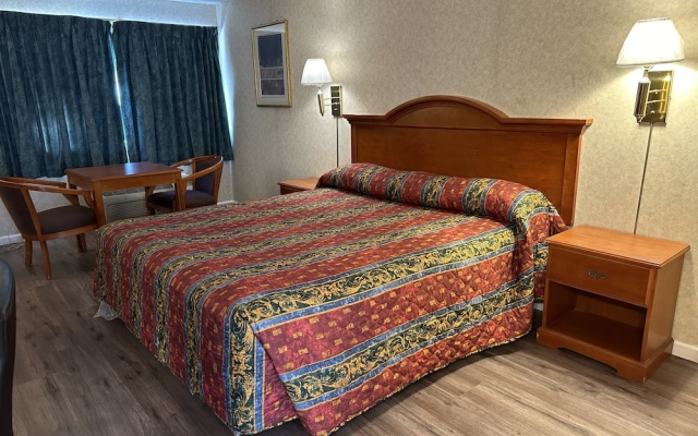 photo 3 of Garden Grove Inn