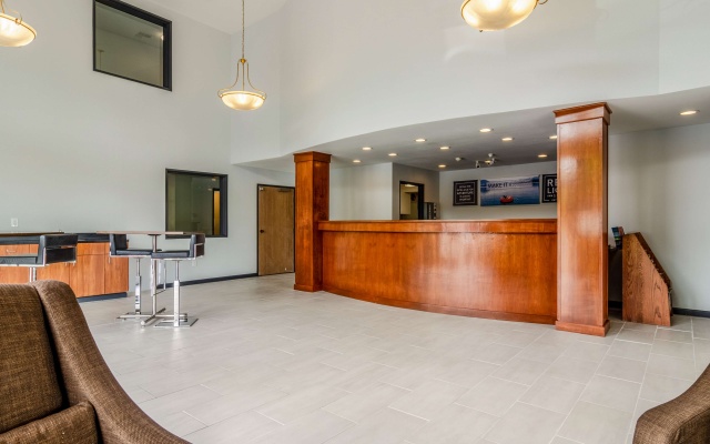 photo 2 of Red Lion Inn & Suites Des Moines