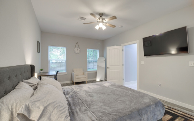 photo 3 of Gated Houston Home w/ Large Yard: 4 Mi to Downtown