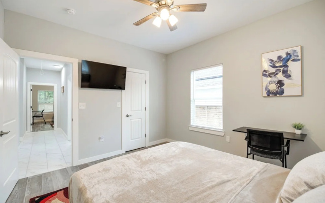 photo 4 of Gated Houston Home w/ Large Yard: 4 Mi to Downtown
