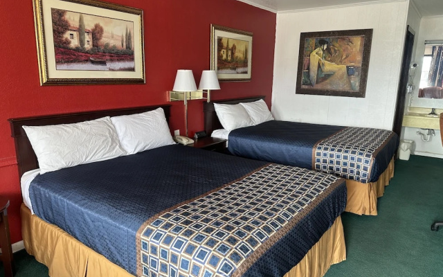 photo 3 of Gateway Inn