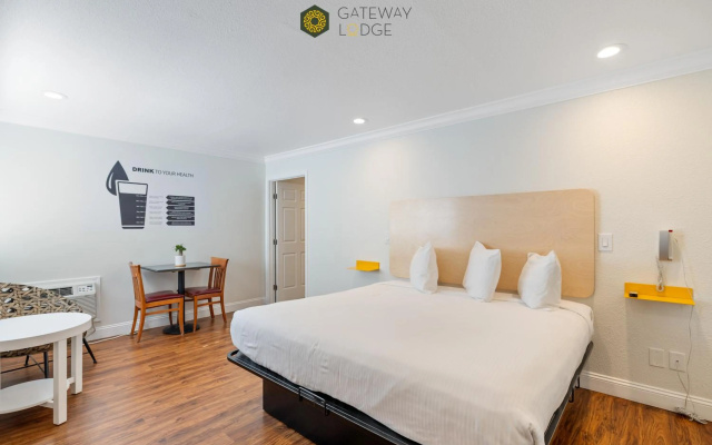 photo 2 of Gateway Lodge