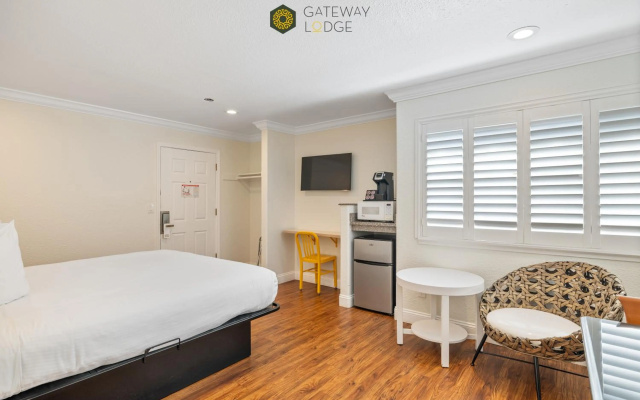 photo 3 of Gateway Lodge