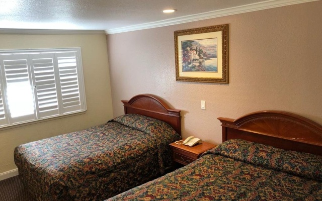 photo 3 of Thunderbird Motel