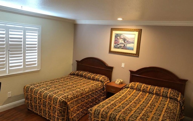 photo 5 of Thunderbird Motel