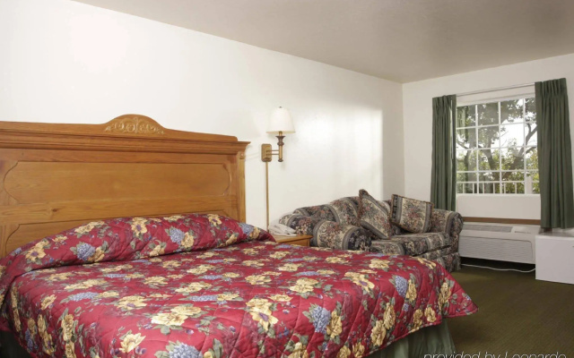 photo 4 of Gazebo Inn