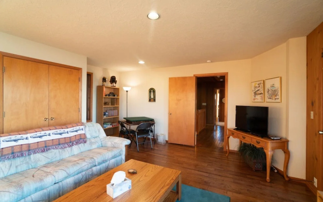 photo 3 of Gene's Coastal Escape 2 Bedrooms 2 Bathrooms Home