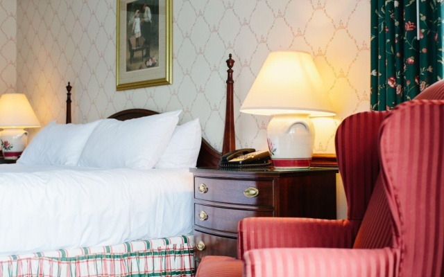 photo 3 of The Geneva Inn