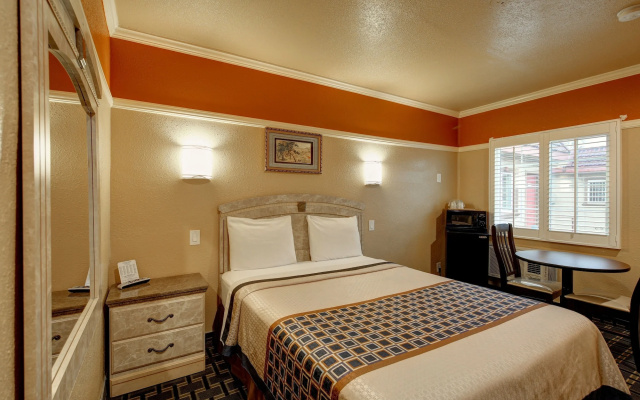 photo 4 of Geneva Motel