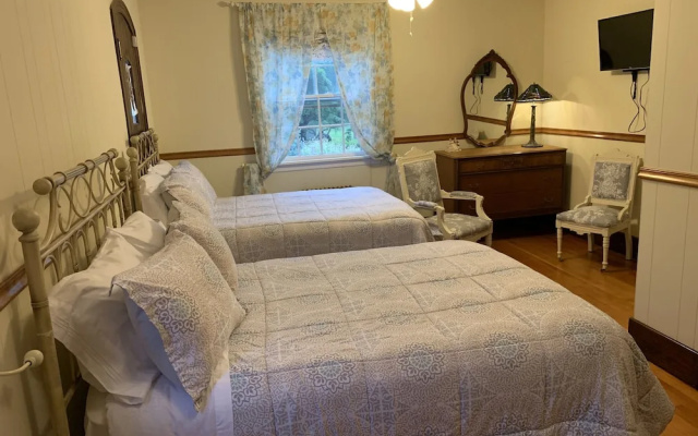 photo 4 of Georgian Garden Inn