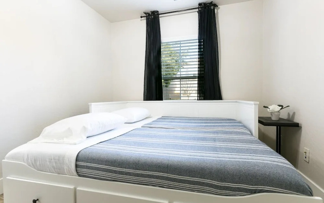 photo 4 of Gilbert Laurel 3 Bedroom Townhouse by RedAwning