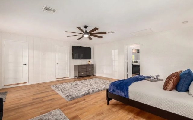 photo 2 of Glencove Mesa 4 Bedroom Home by RedAwning