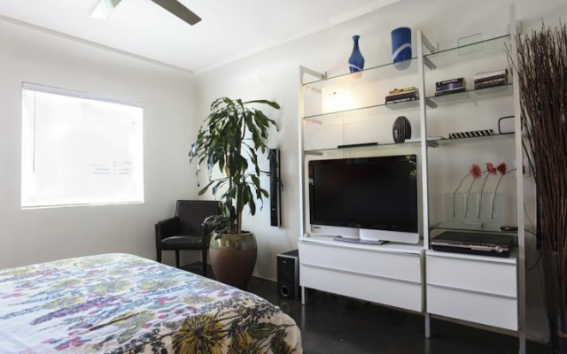 photo 3 of Globe Suites Off Abbott Kinney