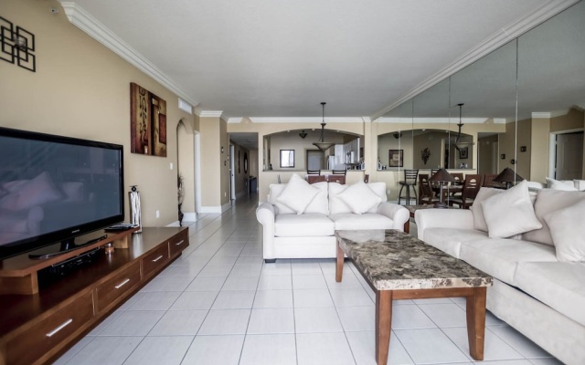 photo 2 of Le Golden Bay 402 by Go Florida Condo, Sunny Isles