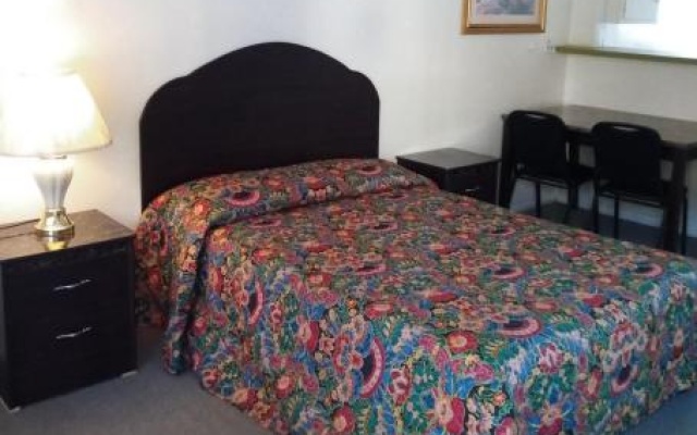 photo 2 of Golden Motel