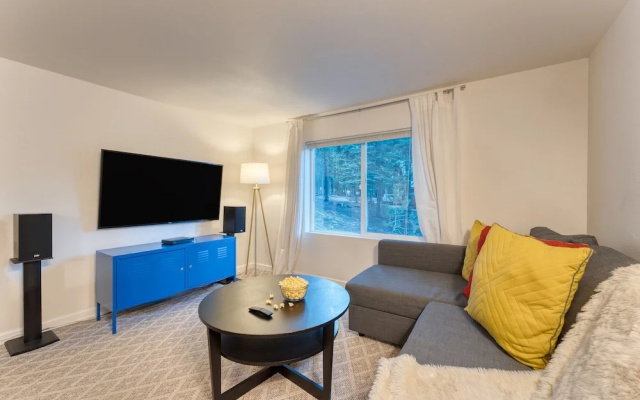 photo 5 of Golden Summit by Avantstay Stunning Secluded Cabin w/ Access to Tahoe Donner