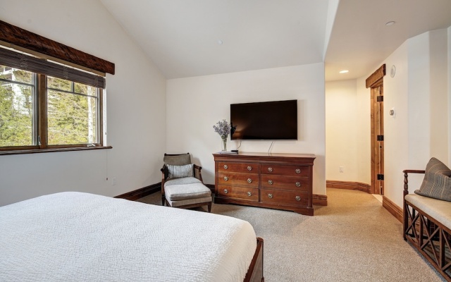 photo 5 of 5BR Alpine Luxury Home with Private Hot Tub by RedAwning - Save 20% on 7+ Nights!