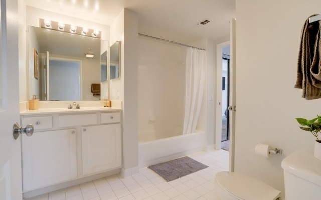 photo 5 of Gorgeous 1 Bedroom Condo at Ballston