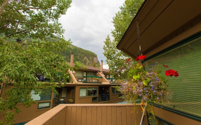 photo 3 of Gorgeous 2 Bedroom Sanctuary With Hot Tub