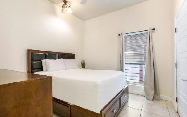 photo 5 of Gorgeous 4BR City Condo 5min drive to FQ