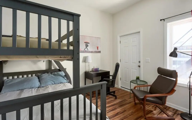 photo 2 of Gorgeous Duplex With Parking by JSQ
