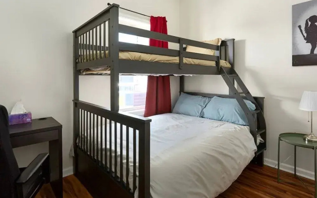 photo 4 of Gorgeous Duplex With Parking by JSQ