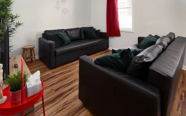 photo 5 of Gorgeous Duplex With Parking by JSQ