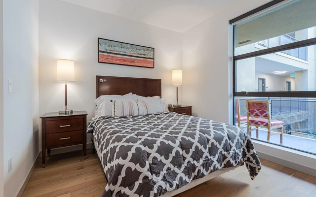 photo 4 of Gorgeous Hollywood Living - 1 Bedroom