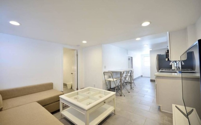 photo 2 of B5 Gorgeous Modern Home in Prime Location With AC and Backyard