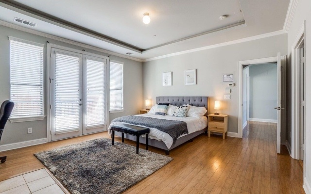 photo 5 of Gorgeous Oak Lawn Townhouse KING BEDS