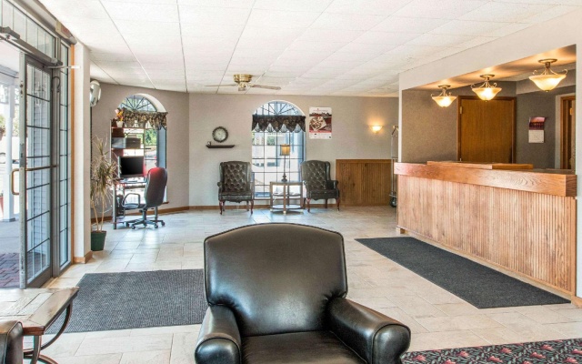 photo 2 of Rodeway Inn Grandville - Grand Rapids