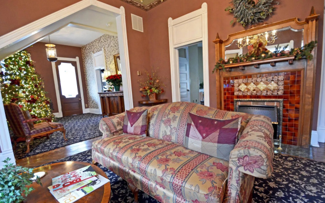 photo 3 of Grant Street Inn