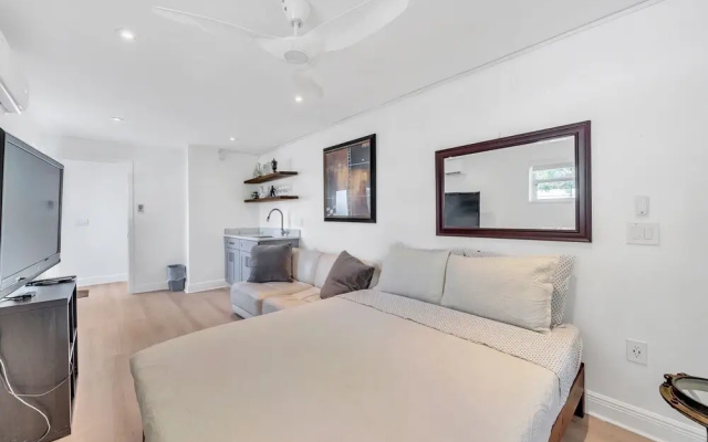 photo 4 of Great for Families & Larger Groups! - Perfect Location, Near FTL Beach With Private Pool by Redawning