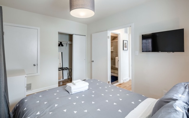 photo 2 of Great Location-steps to Rittenhouse 2 BED 1 Bath