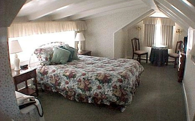 photo 3 of Carmel Green Lantern Inn