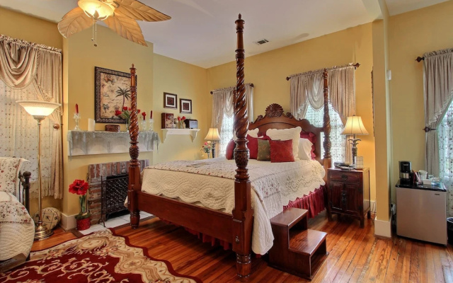photo 3 of Green Palm Inn