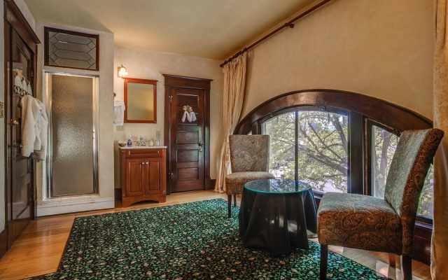 photo 2 of Greenbriar Inn