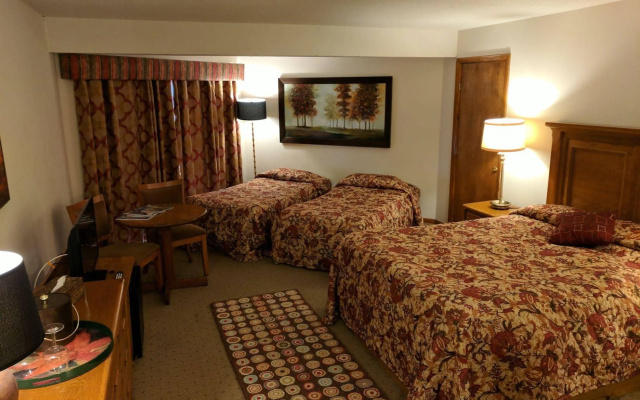photo 3 of Greenbrier Inn