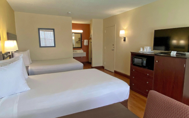 photo 4 of Greenville Airport Inn Hotel