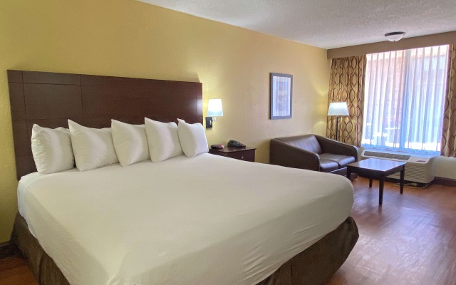 photo 5 of Greenville Airport Inn Hotel