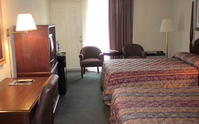 photo 2 of Greenway Inn Suites