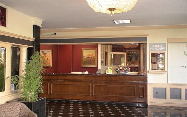 photo 3 of Greenway Inn Suites