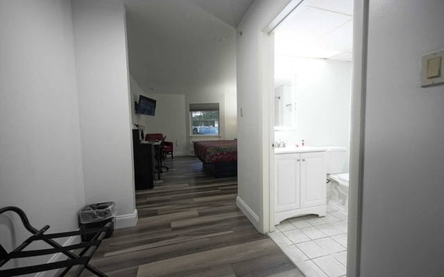 photo 2 of Greenwoods Inn & Suites