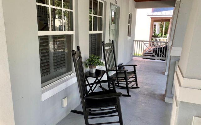 photo 5 of Grey Mist Modern 3bd 2ba on Quiet Street