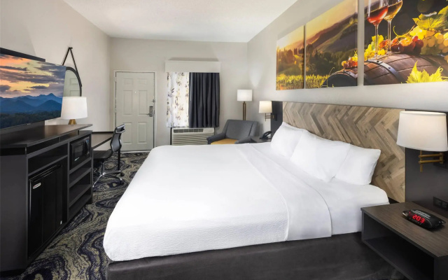 photo 4 of Clarion Pointe Biltmore Village