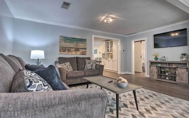 photo 2 of Gulfport Bungalow by Jones Park/beach Access!