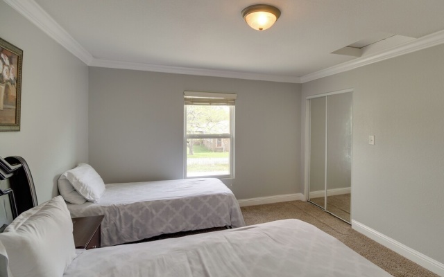 photo 5 of Gulfport Condo w/ Private Balcony - Walk to Beach!