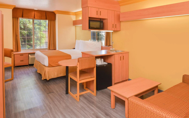 photo 3 of H3 Inn & Suites - LAX Airport - Los Angeles